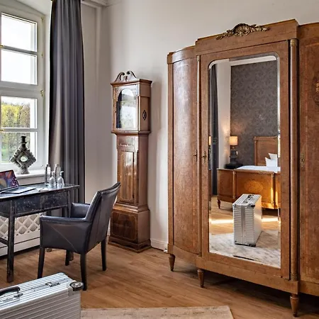 Schloss Rattey * Schonbeck (Mecklenburg-Vorpommern)