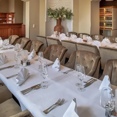 Schloss Rattey Schonbeck (Mecklenburg-Vorpommern)