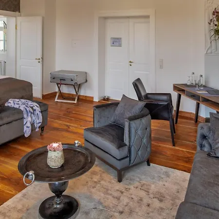 Schloss Rattey Schonbeck (Mecklenburg-Vorpommern)