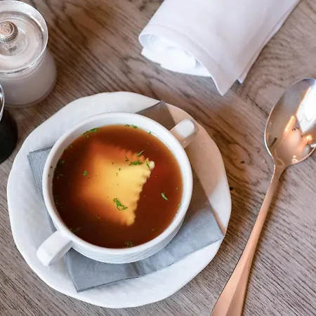 Schloss Rattey * Schonbeck (Mecklenburg-Vorpommern)