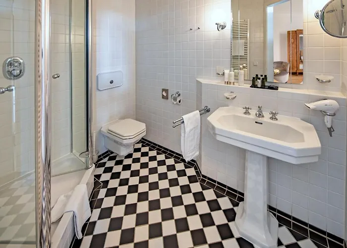 Hotel Schloss Rattey *